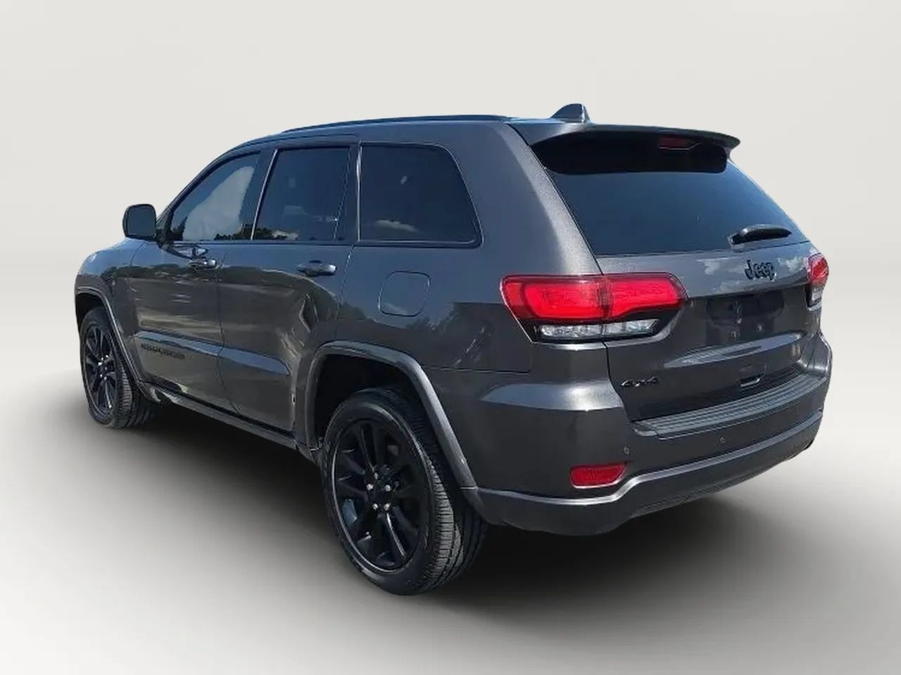 Used 2019 Jeep Grand Cherokee Altitude AWD/4WD image 6