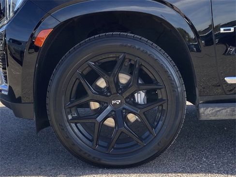 Used 2022 GMC Yukon Denali image 32