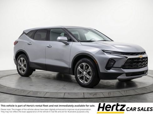 Used 2025 Chevrolet Blazer LT image 1