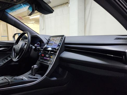 Used 2020 Toyota Avalon XSE image 21
