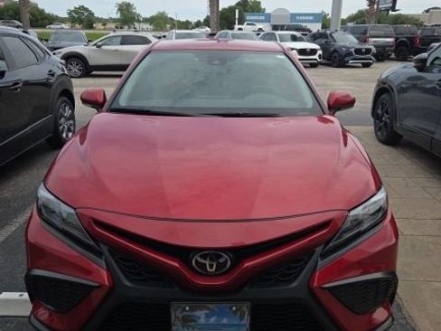 Used 2024 Toyota Camry SE w/ Cold Weather Package FWD image 9