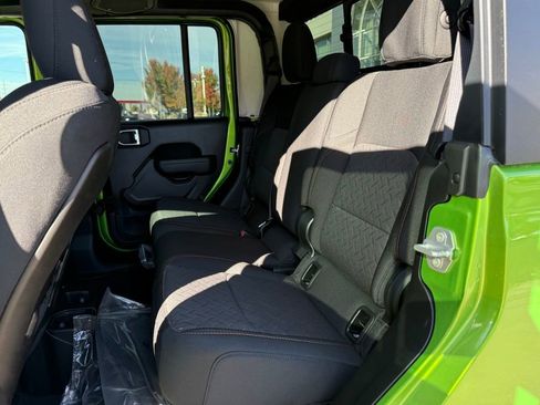 New 2025 Jeep Gladiator Mojave w/ Convenience Group image 28