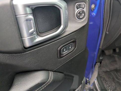 Used 2020 Jeep Wrangler Unlimited Sahara image 16