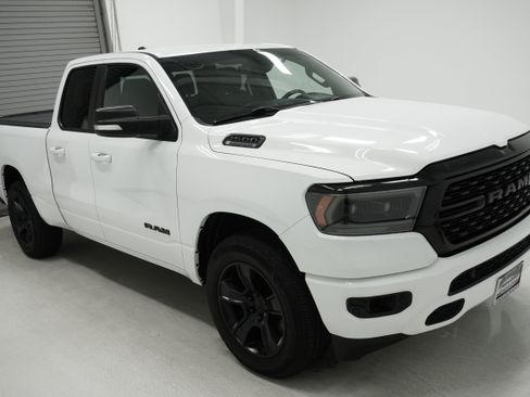 Used 2022 RAM 1500 Big Horn w/ Night Edition AWD/4WD image 3