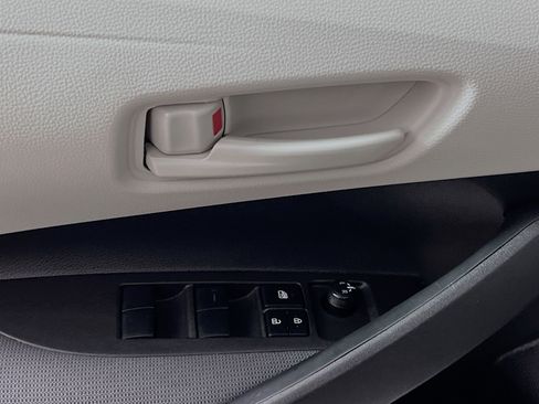 Used 2025 Toyota Corolla LE FWD image 17