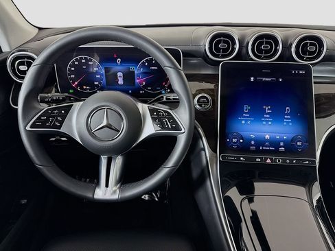 Used 2024 Mercedes-Benz GLC 300 4MATIC image 21