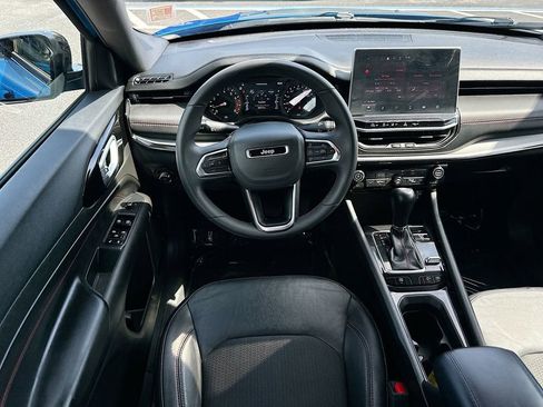Used 2025 Jeep Compass Trailhawk AWD/4WD image 20