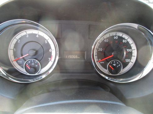 Used 2018 Dodge Grand Caravan SXT image 18