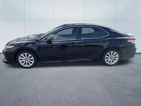 Used 2018 Toyota Camry LE FWD image 7