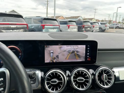 Used 2021 Mercedes-Benz GLB 250 4MATIC image 40