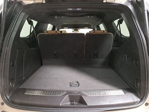Used 2024 Chevrolet Suburban Premier image 10