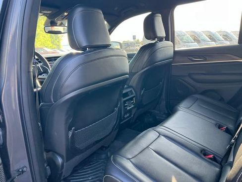 Used 2024 Jeep Grand Cherokee Limited AWD/4WD image 12