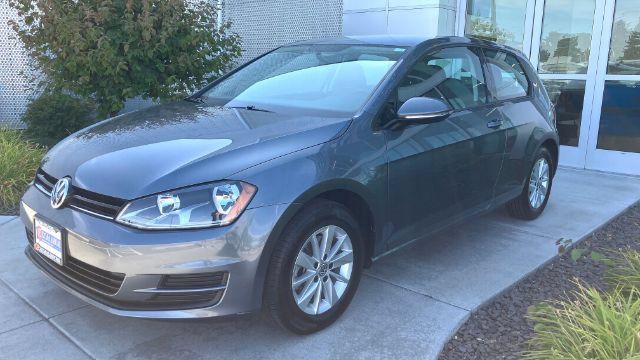Used 2015 Volkswagen Golf S FWD image 5