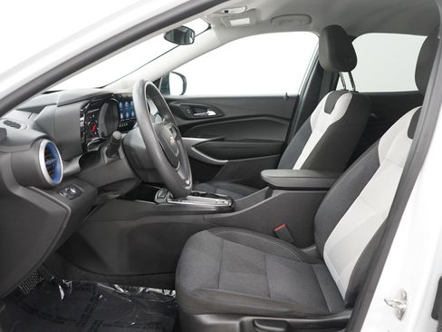Used 2024 Chevrolet Trax LS image 15