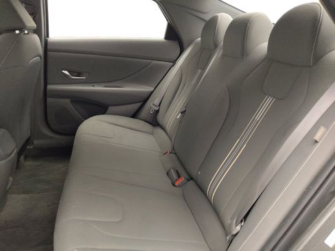 Used 2025 Hyundai Elantra Sport FWD image 18