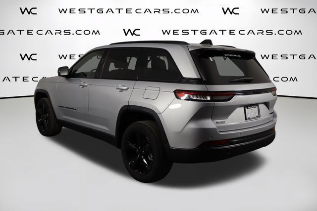 Used 2023 Jeep Grand Cherokee Limited w/ Black Appearance Package RWD image 44