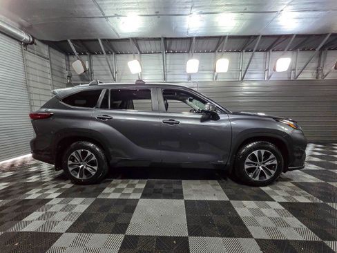 Used 2023 Toyota Highlander XLE image 9