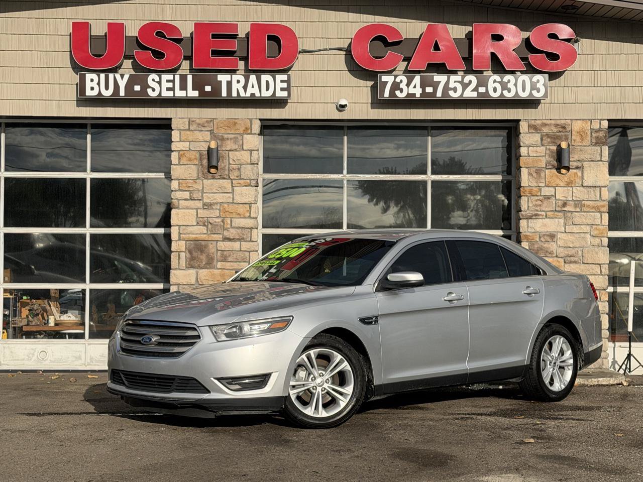 Used 2015 Ford Taurus SEL FWD image 1