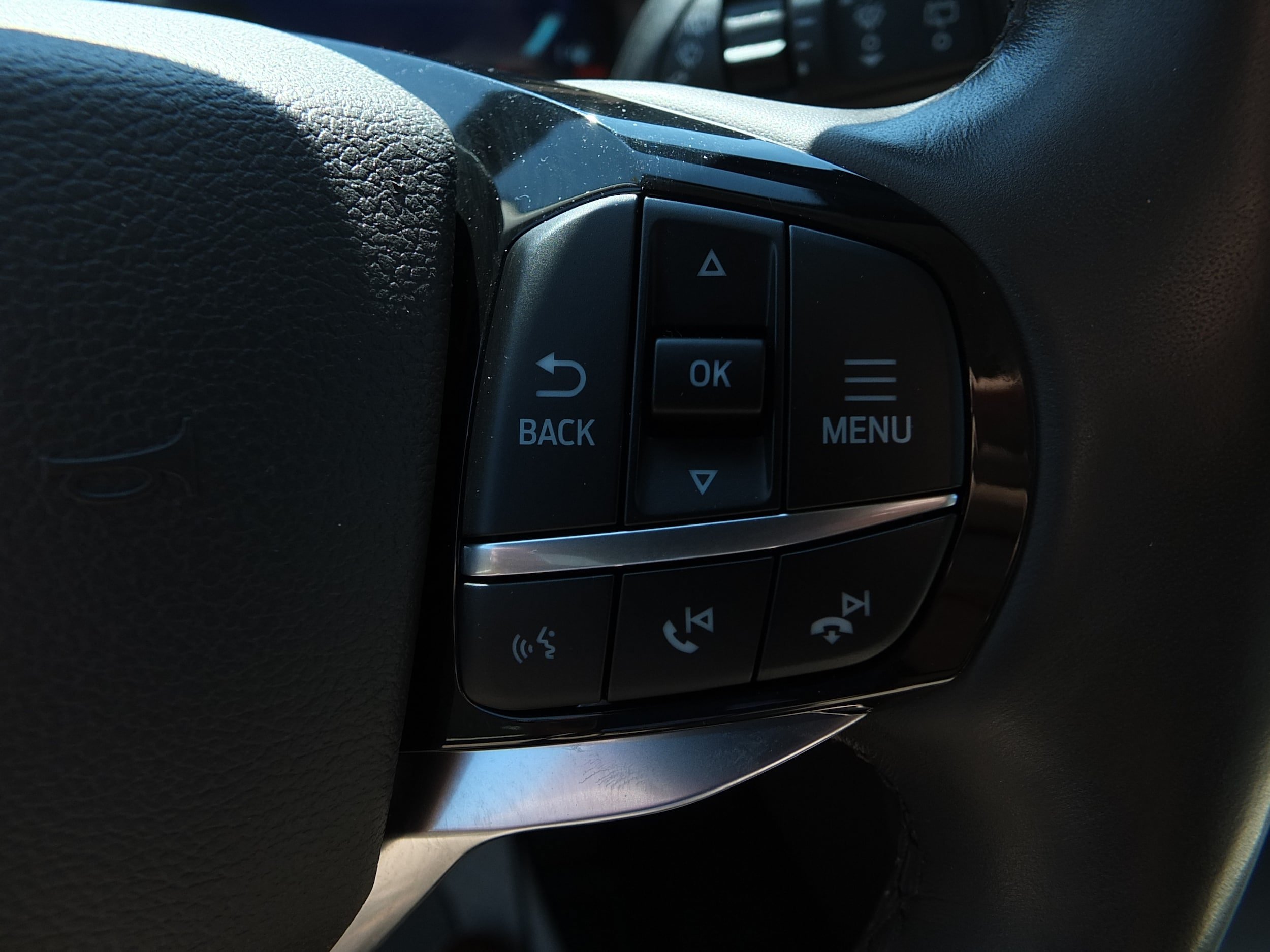 Used 2022 Ford Explorer Platinum w/ Technology Package AWD/4WD image 24