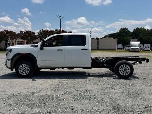 New 2026 GMC Sierra 2500 Pro w/ Convenience Package AWD/4WD image 6