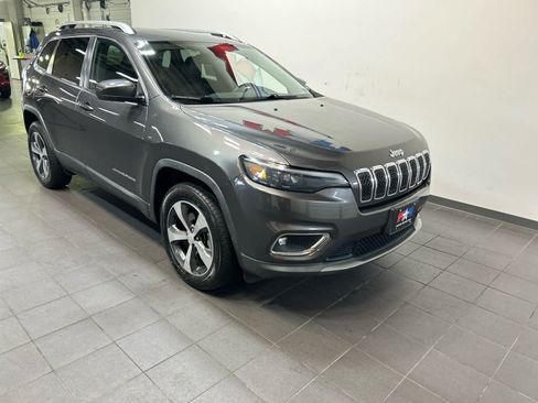 Used 2019 Jeep Cherokee Limited AWD/4WD image 2