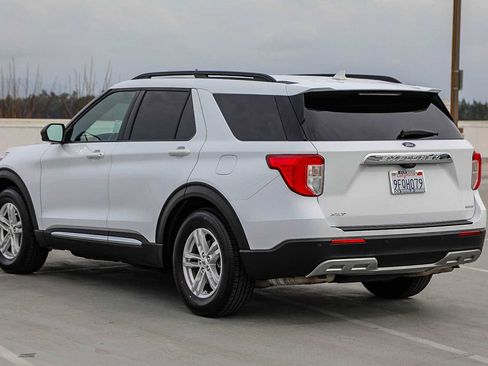 Used 2020 Ford Explorer XLT w/ Equipment Group 202A image 7
