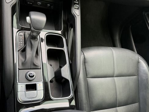 Used 2024 Kia Telluride EX w/ EX Captain's Chair Package FWD image 27