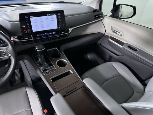 Used 2022 Toyota Sienna XLE image 72