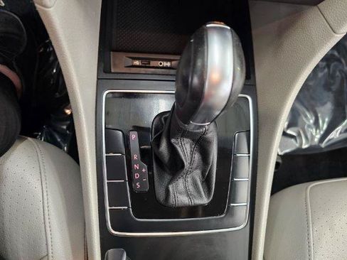 Used 2018 Volkswagen Passat 2.0T R-Line w/ R-Line Lighting Package FWD image 25