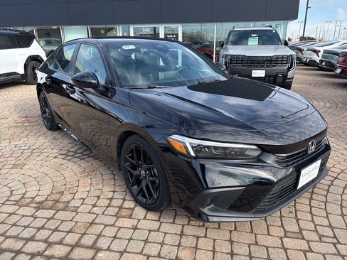 Used 2023 Honda Civic Sport image 3