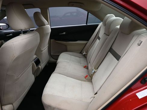 Used 2014 Toyota Camry LE FWD image 12