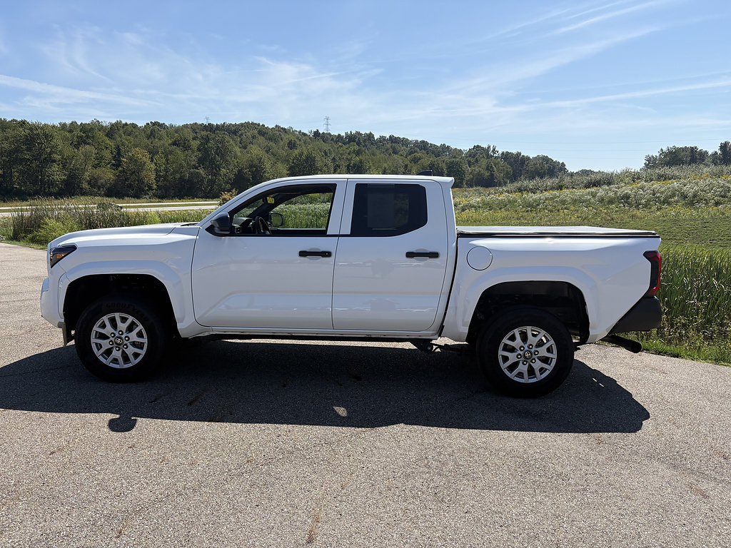 Used 2026 Toyota Tacoma SR AWD/4WD image 2