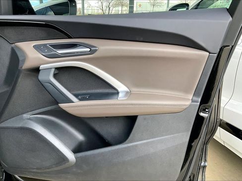 Used 2025 Audi Q5 Premium w/ Convenience Package image 22