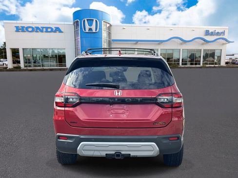 Used 2023 Honda Pilot TrailSport image 4