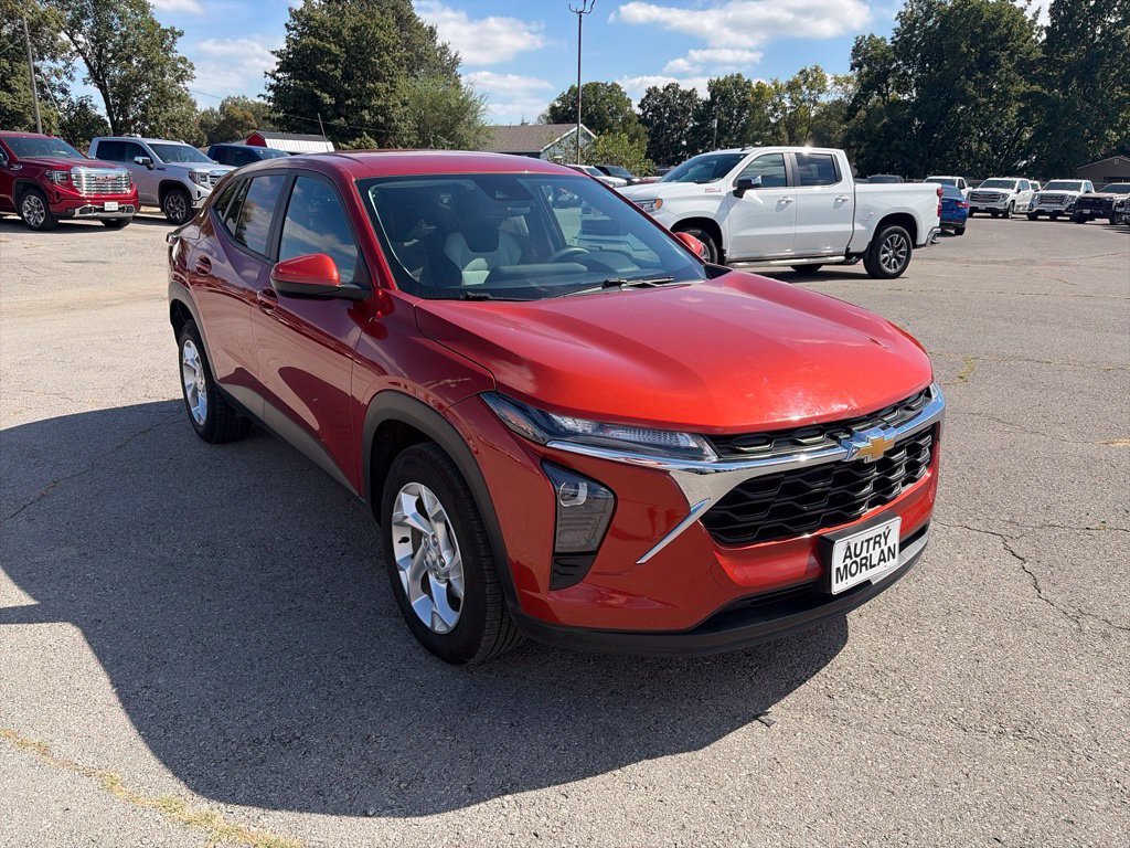 Used 2024 Chevrolet Trax LS w/ LS Convenience Package FWD image 8