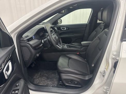 New 2026 Jeep Compass Latitude image 5