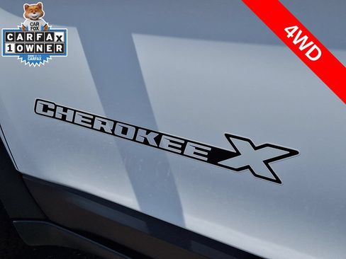 Used 2022 Jeep Cherokee Latitude w/ Sun & Sound Group AWD/4WD image 31