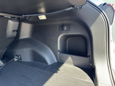 Used 2025 Toyota RAV4 XLE image 26