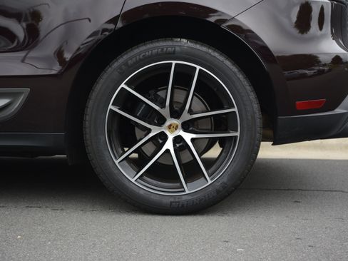 Certified 2026 Porsche Macan Turbo AWD/4WD image 38