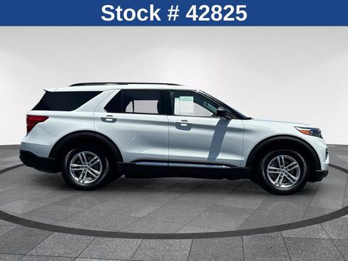 Certified 2021 Ford Explorer XLT w/ Equipment Group 202A RWD image 3