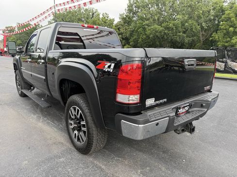 Used 2014 GMC Sierra 2500 Denali w/ Suspension Package, Off-Road AWD/4WD image 6