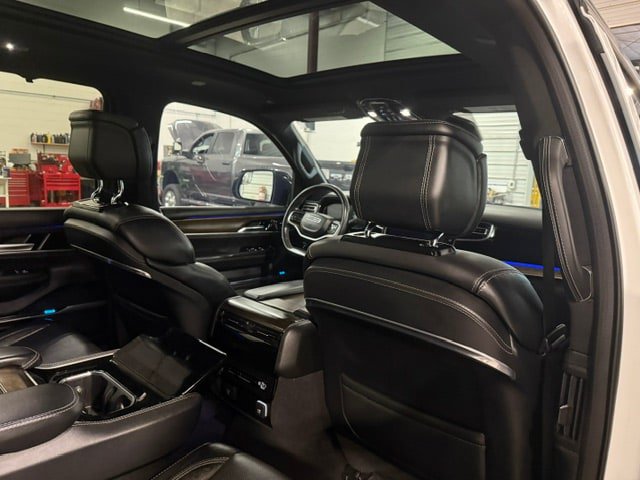 Used 2023 Jeep Grand Wagoneer 4WD image 17