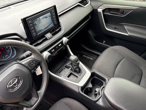 Used 2019 Toyota RAV4 LE FWD image 16