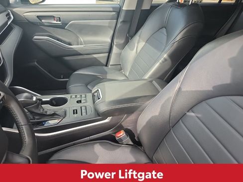 Used 2024 Toyota Highlander XLE image 23