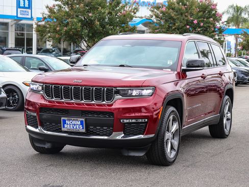 Used 2021 Jeep Grand Cherokee L Limited w/ Trailer Tow Group (B) AWD/4WD image 3