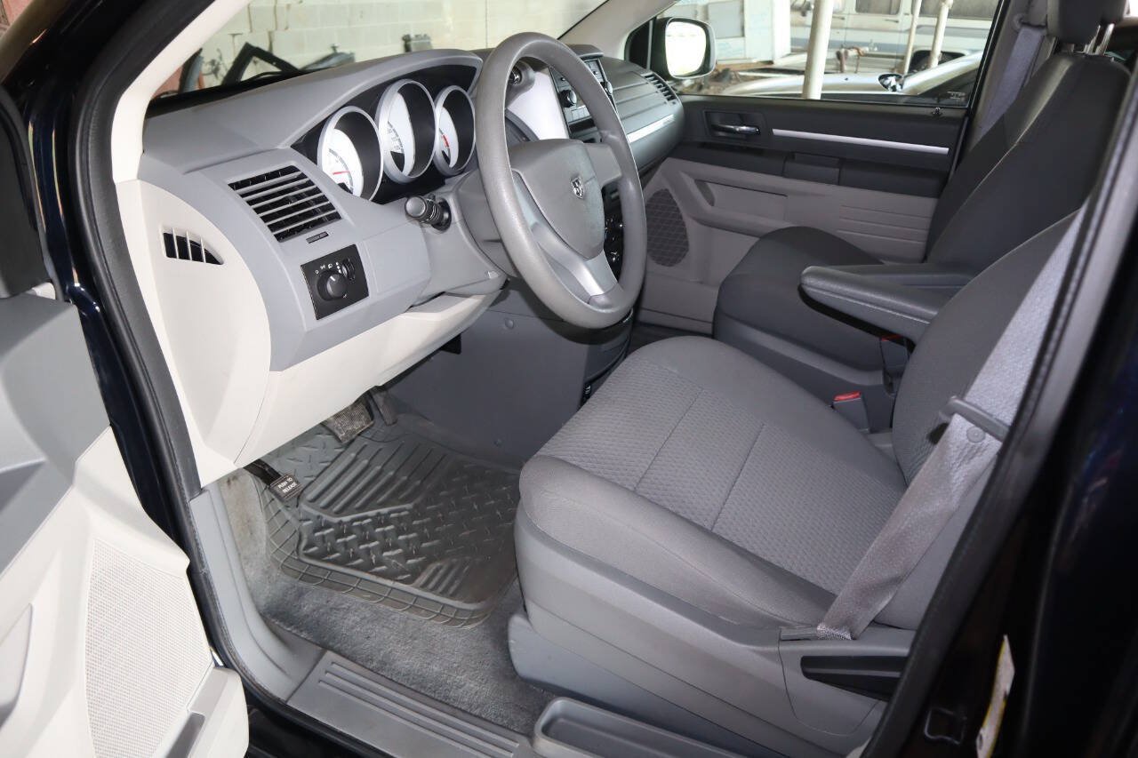 Used 2010 Dodge Grand Caravan SE FWD image 30