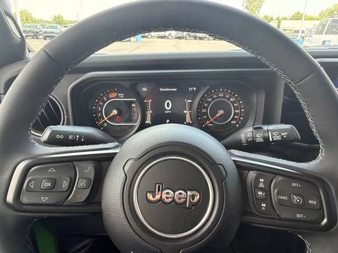 Used 2025 Jeep Wrangler Unlimited Rubicon AWD/4WD image 12