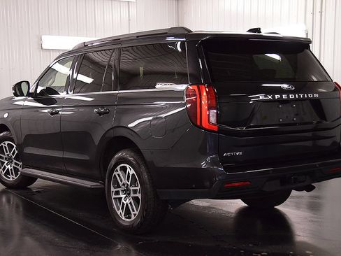 Used 2025 Ford Expedition Active AWD/4WD image 5