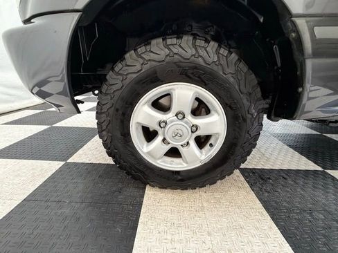 Used 2007 Toyota Land Cruiser w/ Convenience Pkg image 10