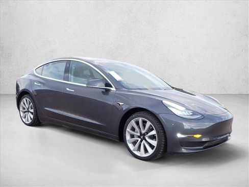 Used 2018 Tesla Model 3 Long Range image 4